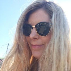 Meet your Posher, Dione